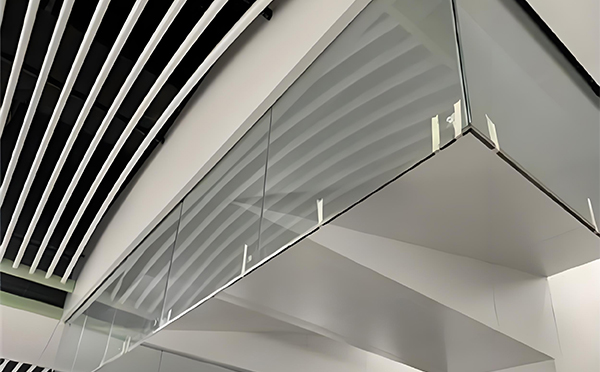 阿勒泰玻璃挡烟垂壁