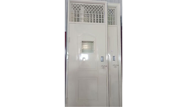 阿勒泰学校教室门