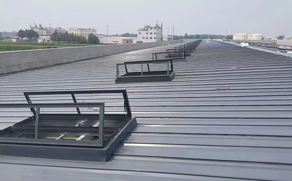 某中学室内体育馆阿勒泰排烟窗改造项目