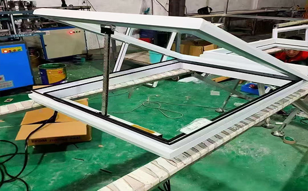 某地下车库出入口阿勒泰排烟窗配置工程