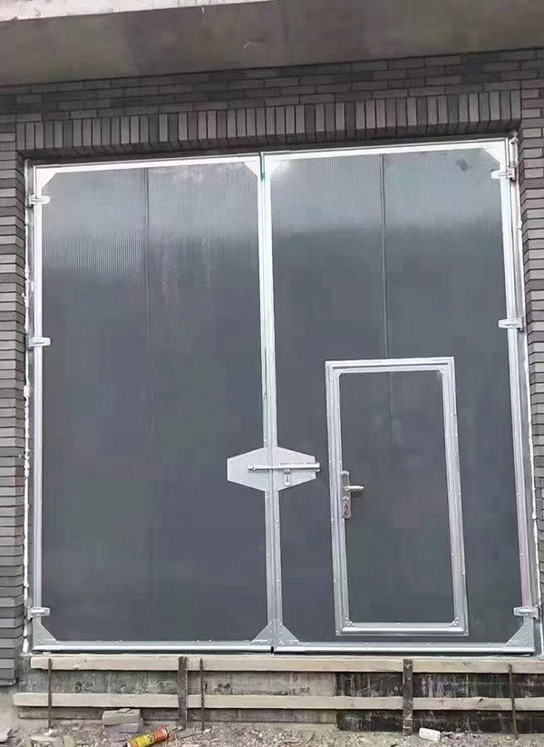 阿勒泰工业平开门在大型设备制造车间的应用实例