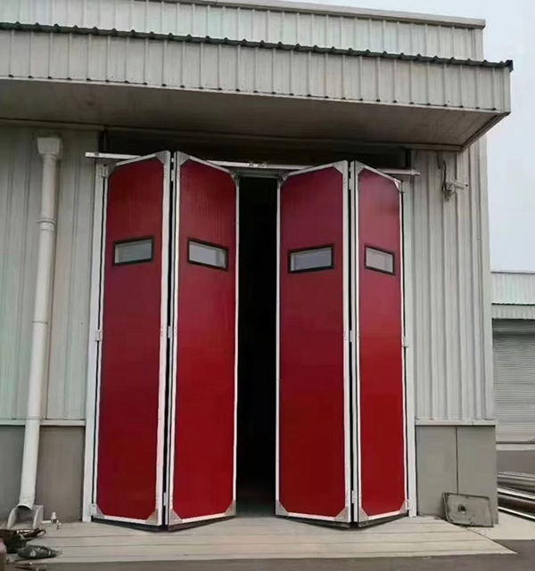 阿勒泰工业折叠门在大型装配车间出入口的应用实例