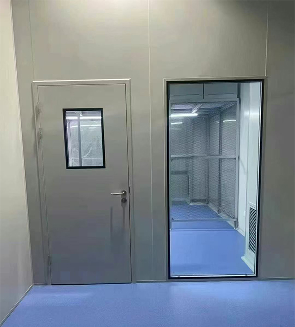 学校教学楼完成阿勒泰防火门标准化安装